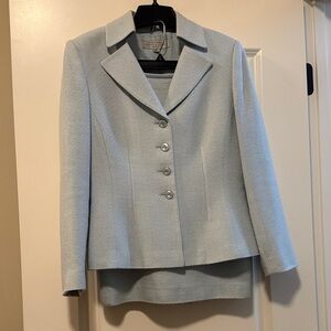 Women's Tahari Arthur S. Levine Light Blue 2pc Suit in size 8P